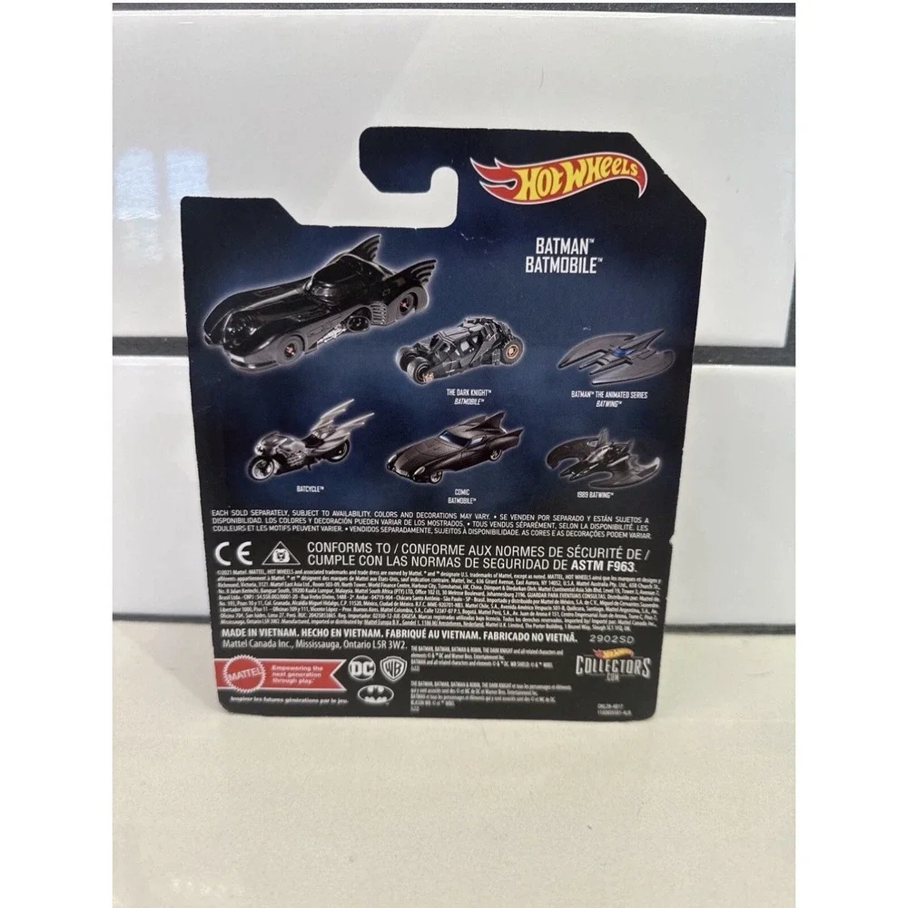 NEW! Hot Wheels Batman Batmobile 1989 movie version 1:50 scale Brand Collectible